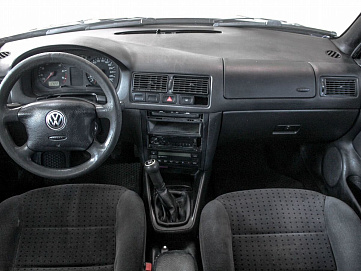 Volkswagen Golf, 1998г, передний привод, механика