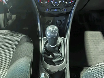 Hyundai Solaris, 2011г., передний привод, механика