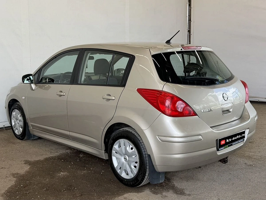 Nissan Tiida, 2012г., передний привод, автомат