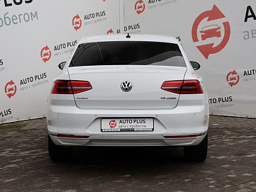 Volkswagen Passat, 2016г, передний привод, робот
