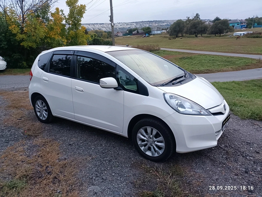 Honda Fit, 2012г., передний привод, вариатор