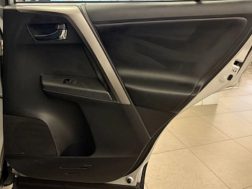 Toyota RAV4, 2019г, передний привод, автомат