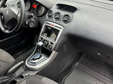 Peugeot 308, 2010г, передний привод, автомат