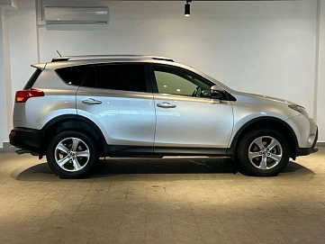 Toyota RAV4, 2015г, передний привод, автомат