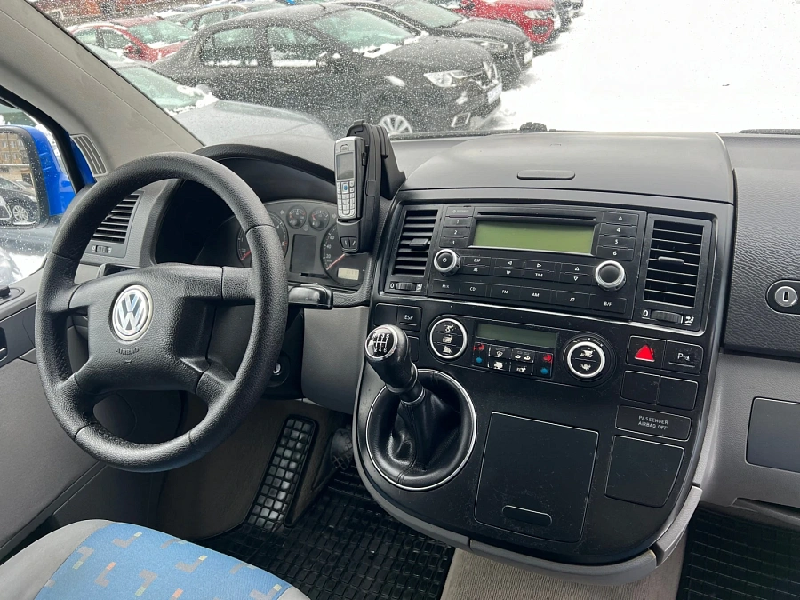 Volkswagen Multivan, 2006г., передний привод, механика