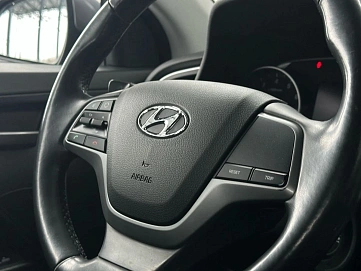 Hyundai Elantra, 2018г, передний привод, автомат