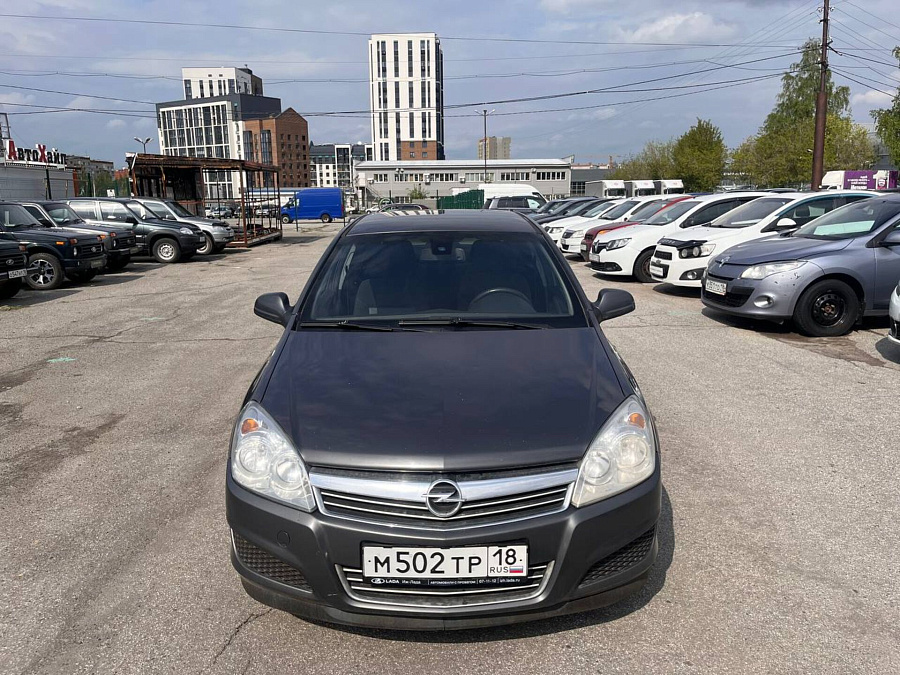 Opel Astra, 2012г., передний привод, механика