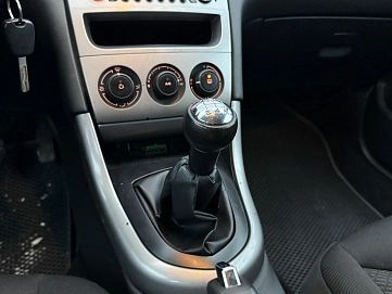 Peugeot 308, 2012г, передний привод, механика