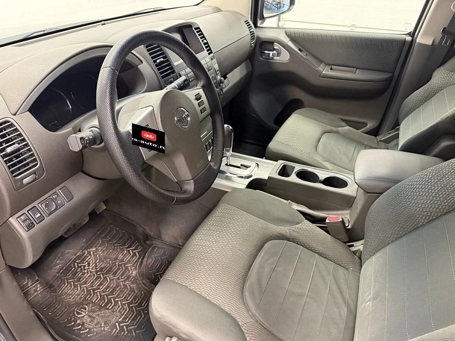 Nissan Pathfinder, 2011г., полный привод, механика