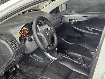 Toyota Corolla, 2011г, передний привод, автомат