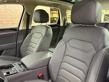 Volkswagen Touareg, 2025г, полный привод, автомат