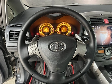 Toyota Auris, 2008г, передний привод, робот