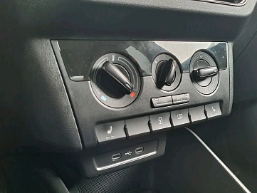 Volkswagen Polo, 2020г, передний привод, механика