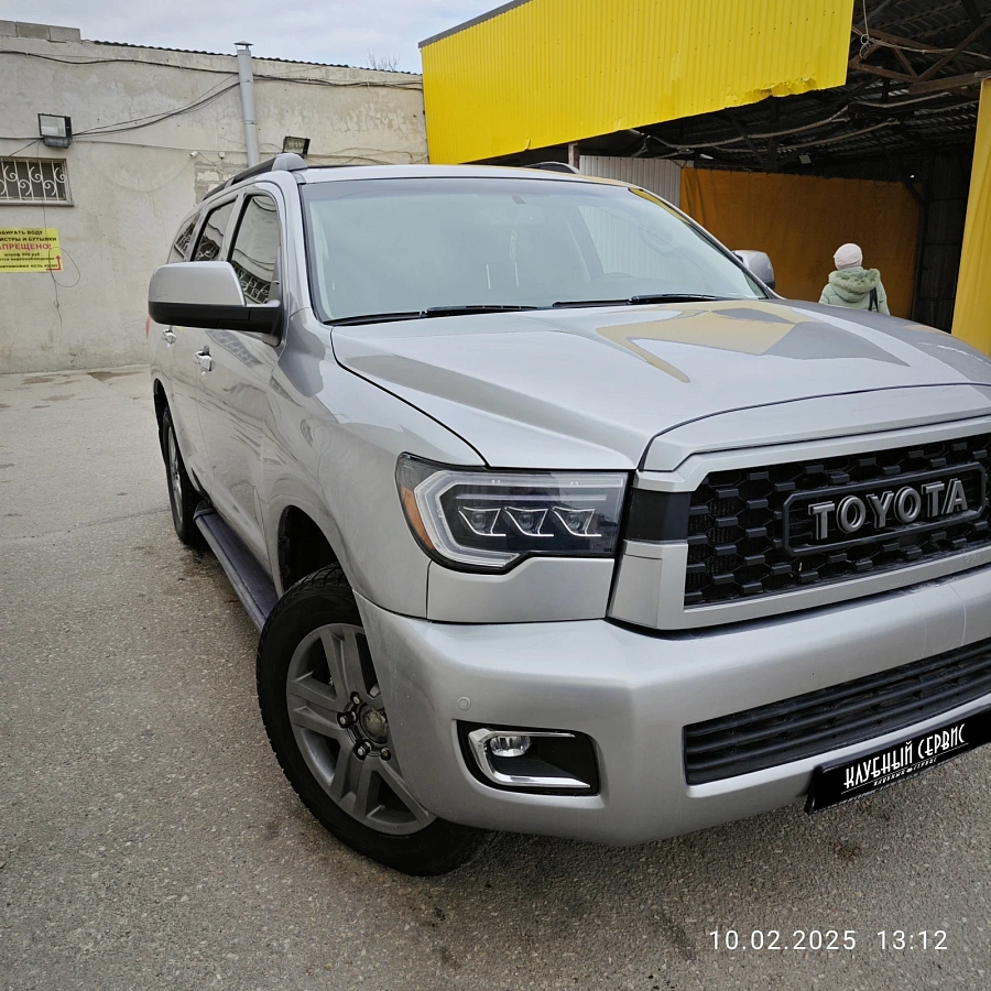 Toyota Sequoia, 2008г., полный привод, автомат