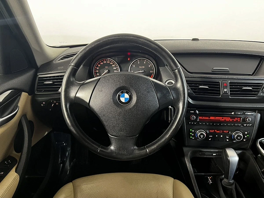 BMW X1, 2011г., задний привод, автомат