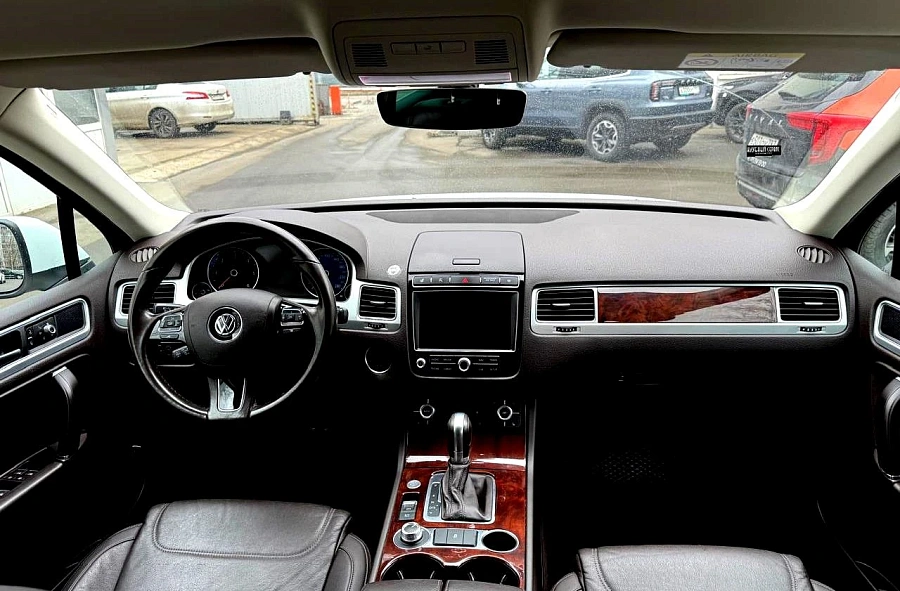 Volkswagen Touareg, 2017г., полный привод, автомат