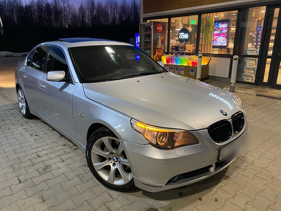 BMW 5 серии, 2004г., задний привод, автомат