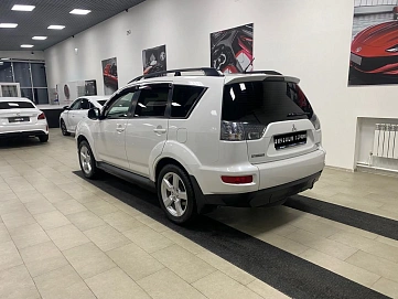 Mitsubishi Outlander, 2010г, передний привод, вариатор