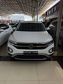 Volkswagen T-Roc, 2023г, передний привод, робот