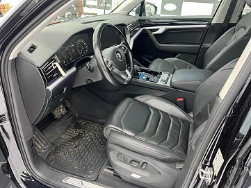 Volkswagen Touareg, 2018г, полный привод, автомат