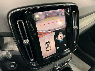 Volvo XC40, 2024г, передний привод, робот