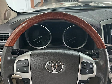 Toyota Land Cruiser, 2012г, передний привод, автомат