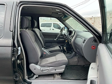 Nissan NP300, 2014г, передний привод, механика