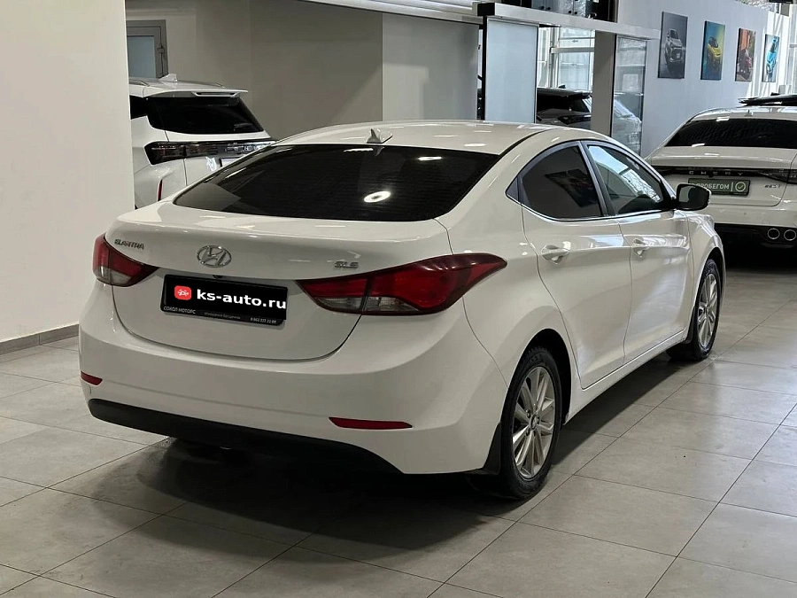 Hyundai Elantra, 2015г., передний привод, автомат