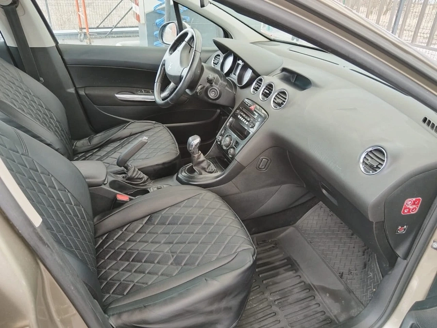 Peugeot 408, 2013г., передний привод, механика
