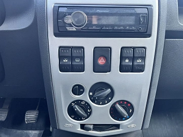 Renault Logan, 2005г, передний привод, механика