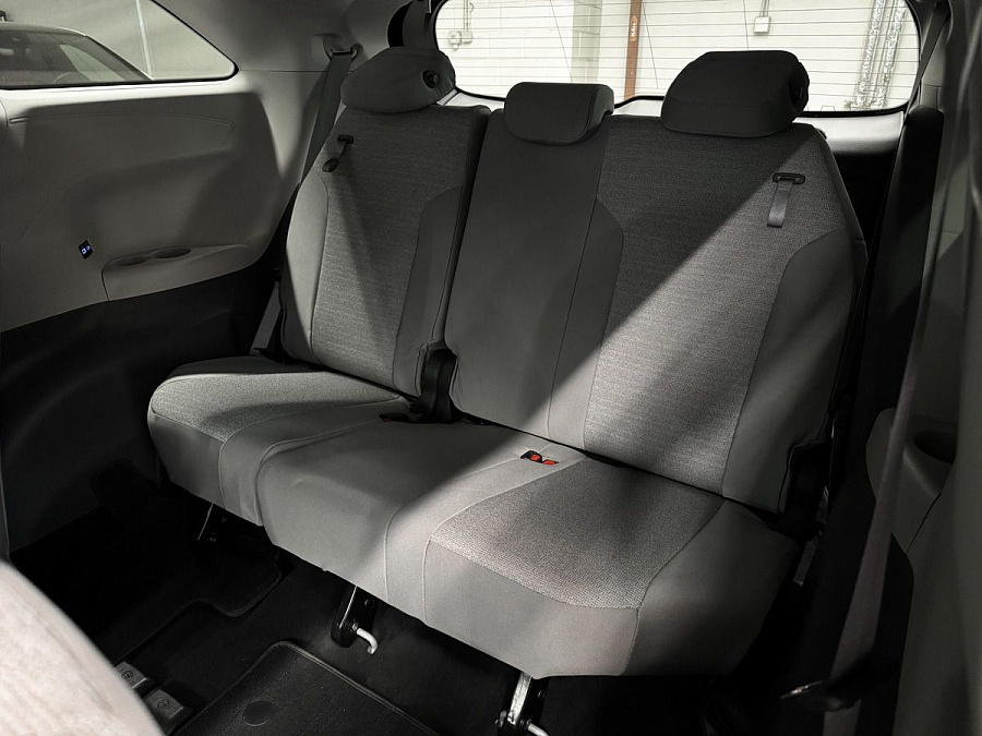 Toyota Sienna, 2021г., передний привод, автомат