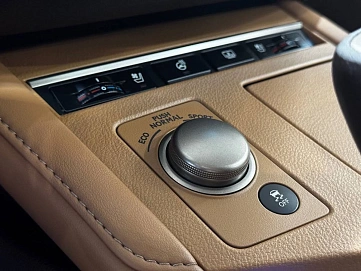 Lexus ES, 2017г, передний привод, автомат