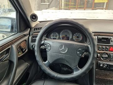 Mercedes-Benz E-Класс, 2002г, задний привод, автомат