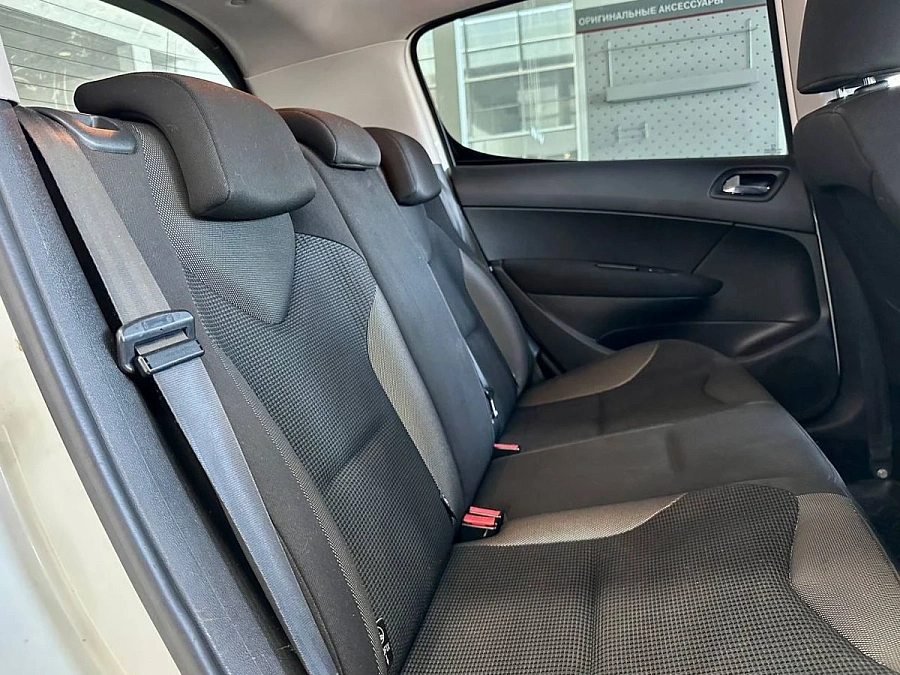 Peugeot 308, 2010г., передний привод, автомат