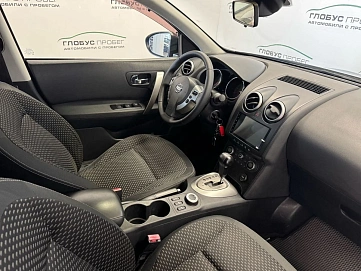 Nissan Qashqai, 2009г, передний привод, автомат