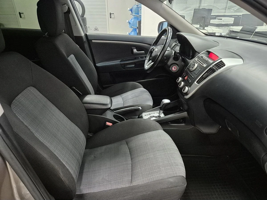 Kia Ceed, 2011г., передний привод, автомат
