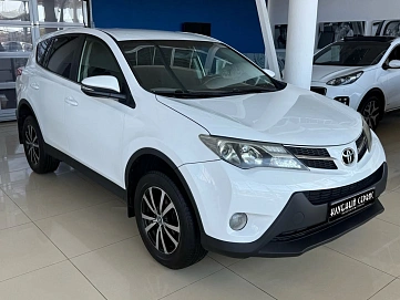 Toyota RAV4, 2015г, полный привод, автомат