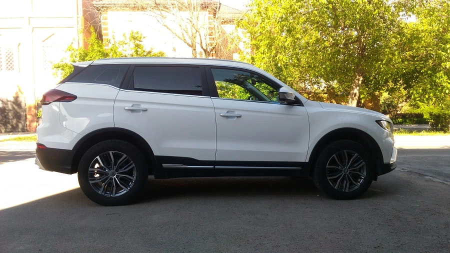 Geely Atlas Pro, 2023г., передний привод, автомат