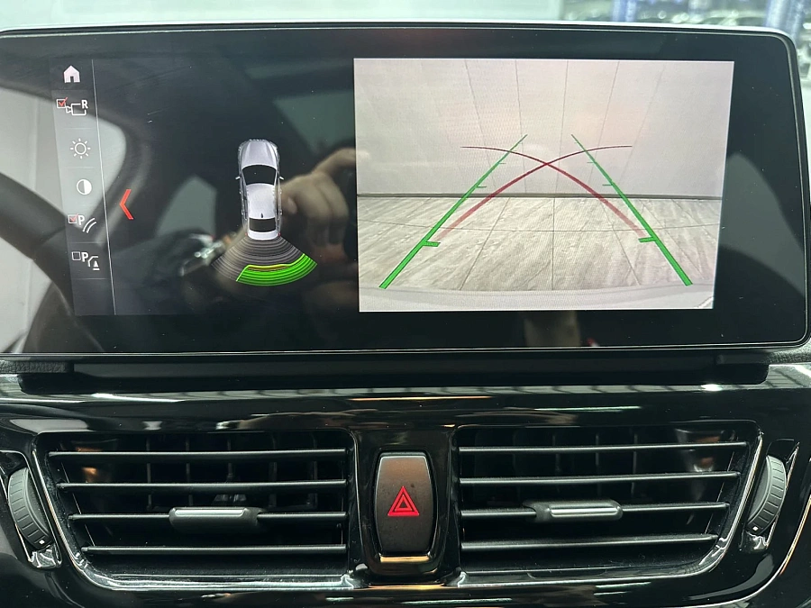 BMW 1 серии, 2021г., передний привод, робот