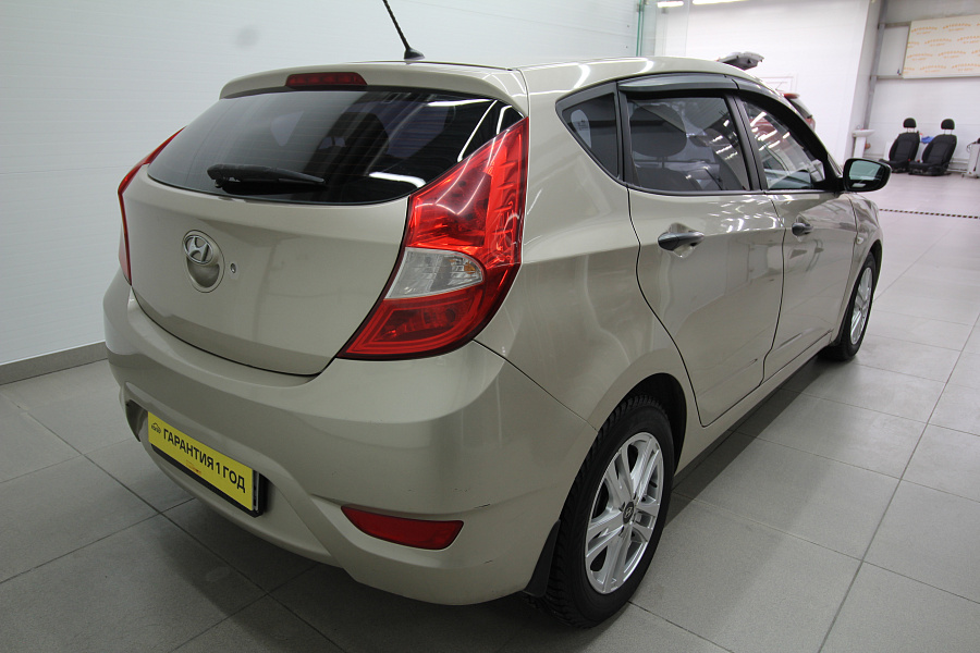 Hyundai Solaris, 2011г., передний привод, автомат