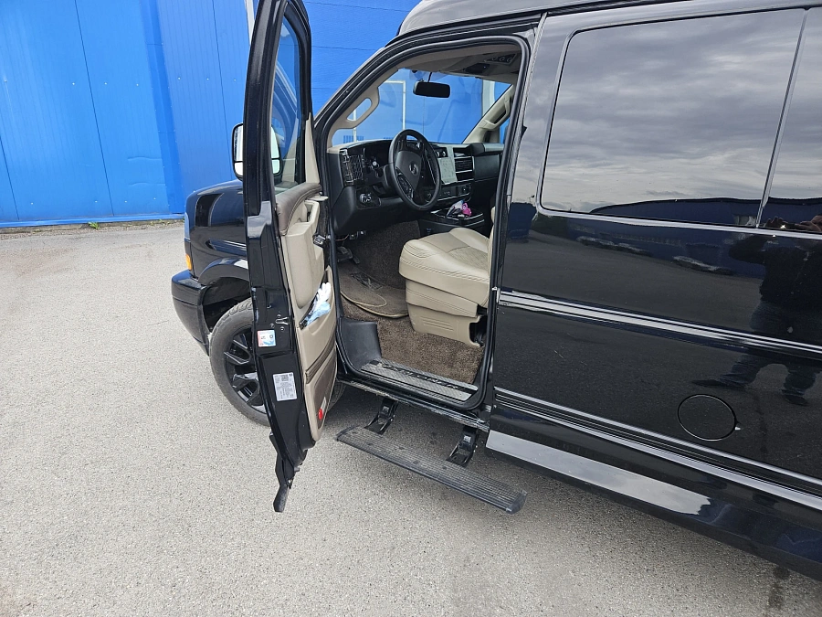GMC Savana, 2023г., полный привод, автомат