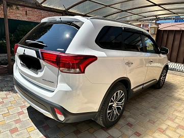 Mitsubishi Outlander, 2015г, полный привод, вариатор