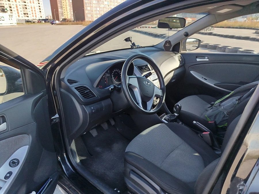 Hyundai Solaris, 2011г., передний привод, механика