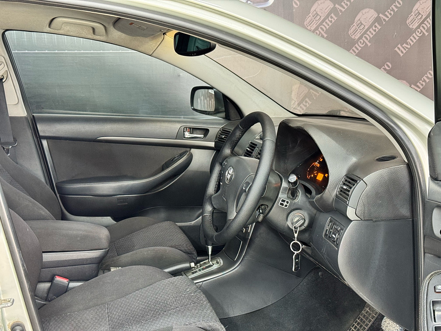 Toyota Avensis, 2003г., передний привод, автомат