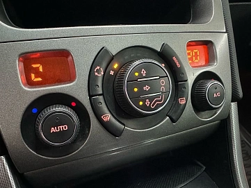 Peugeot 308, 2008г, передний привод, автомат