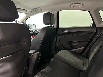 Opel Astra, 2011г, передний привод, автомат