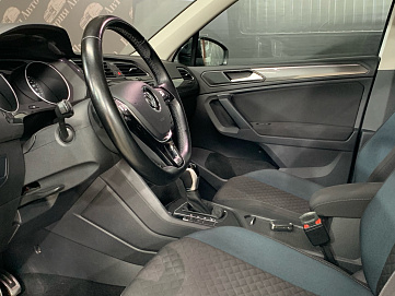 Volkswagen Tiguan, 2019г, передний привод, робот