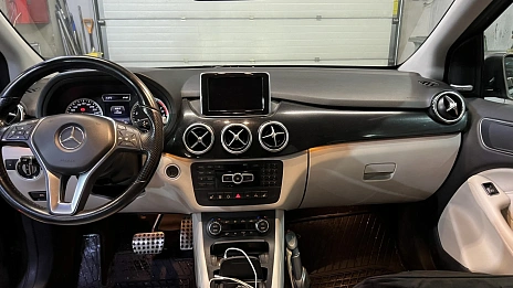 Mercedes-Benz B-Класс, 2012г, передний привод, робот