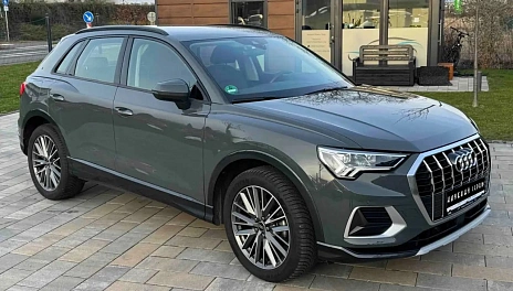Audi Q3, 2023г, передний привод, робот