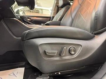 Toyota Highlander, 2021г, полный привод, автомат